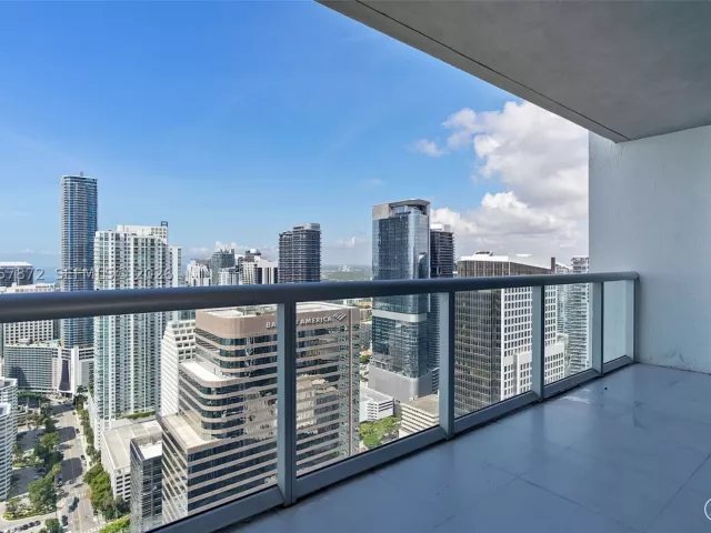 1-bedroom condo for sale in Miami - 495 Brickell Ave 5007 - MondialRealty