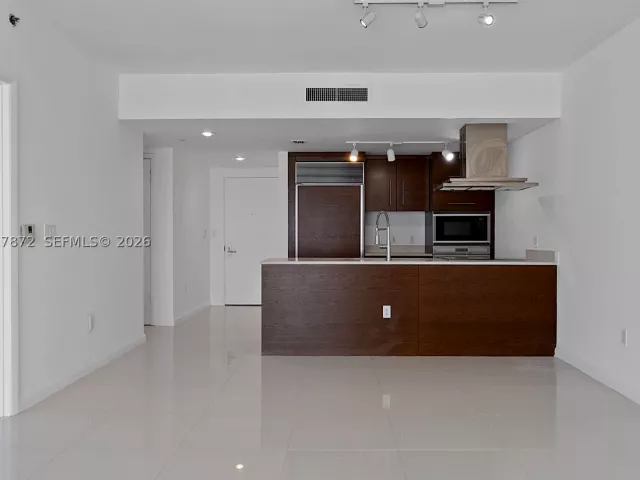 1-bedroom condo for sale in Miami - 495 Brickell Ave 5007 - MondialRealty
