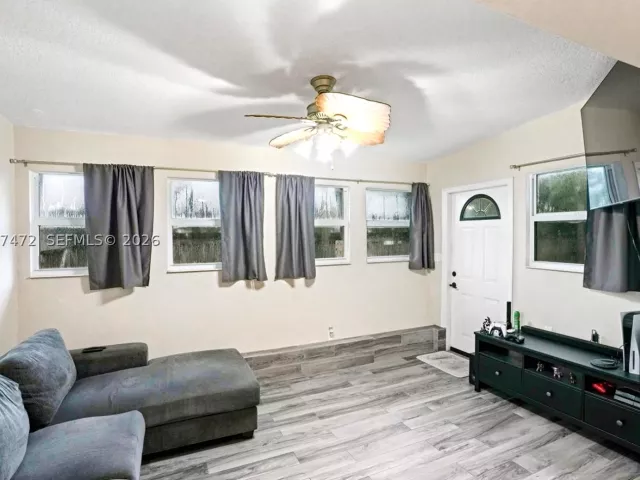 3-bedroom home for rent in Homestead - 44 NW 19th St 1 - MondialRealty