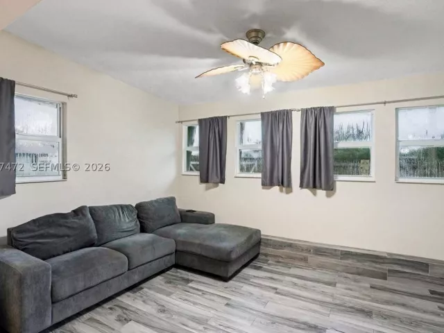 3-bedroom home for rent in Homestead - 44 NW 19th St 1 - MondialRealty
