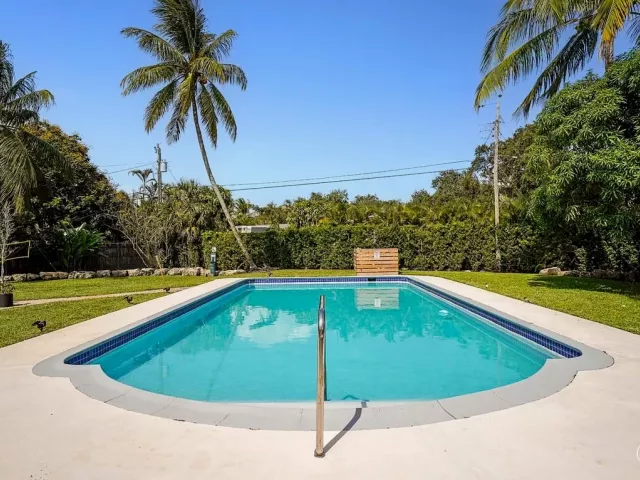3-bedroom home for rent in Wilton Manors - 332 NW 26TH Court - MondialRealty