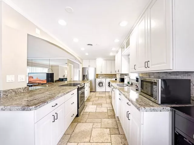 3-bedroom home for rent in Wilton Manors - 332 NW 26TH Court - MondialRealty