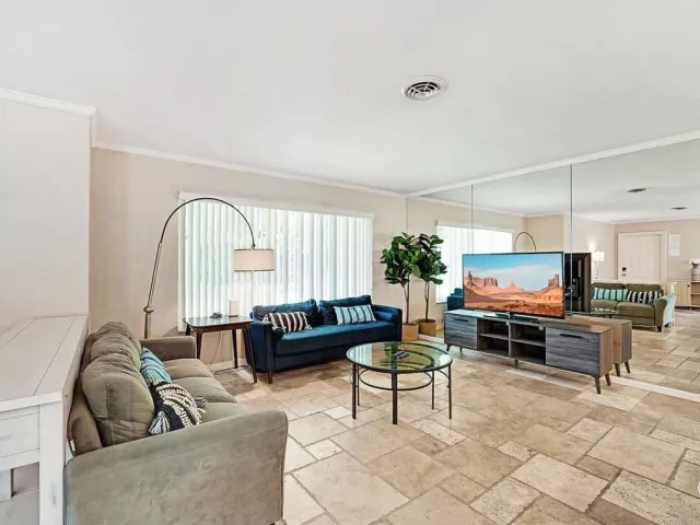 3-bedroom home for rent in Wilton Manors - 332 NW 26TH Court - MondialRealty