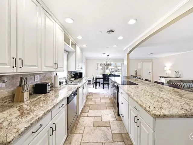 3-bedroom home for rent in Wilton Manors - 332 NW 26TH Court - MondialRealty