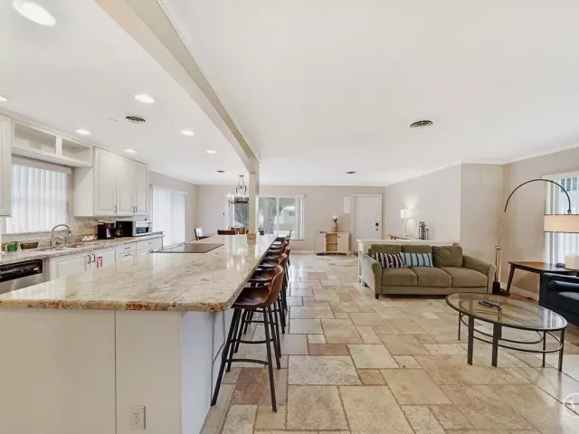 3-bedroom home for rent in Wilton Manors - 332 NW 26TH Court - MondialRealty