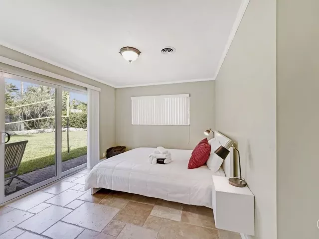 3-bedroom home for rent in Wilton Manors - 332 NW 26TH Court - MondialRealty