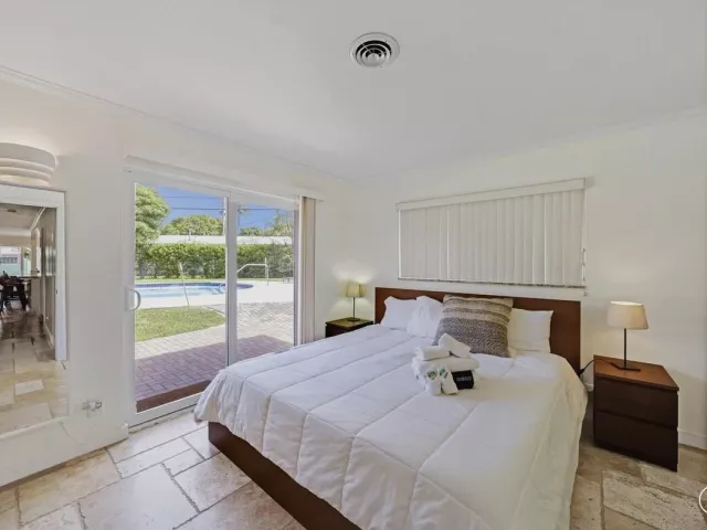 3-bedroom home for rent in Wilton Manors - 332 NW 26TH Court - MondialRealty