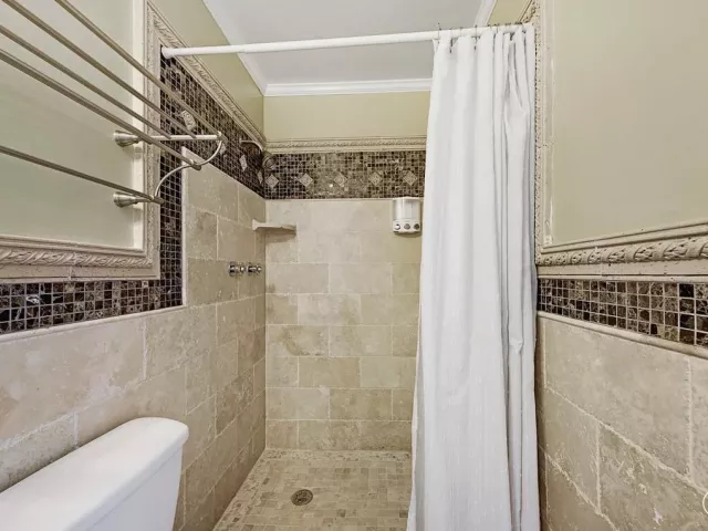 3-bedroom home for rent in Wilton Manors - 332 NW 26TH Court - MondialRealty