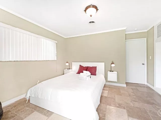 3-bedroom home for rent in Wilton Manors - 332 NW 26TH Court - MondialRealty