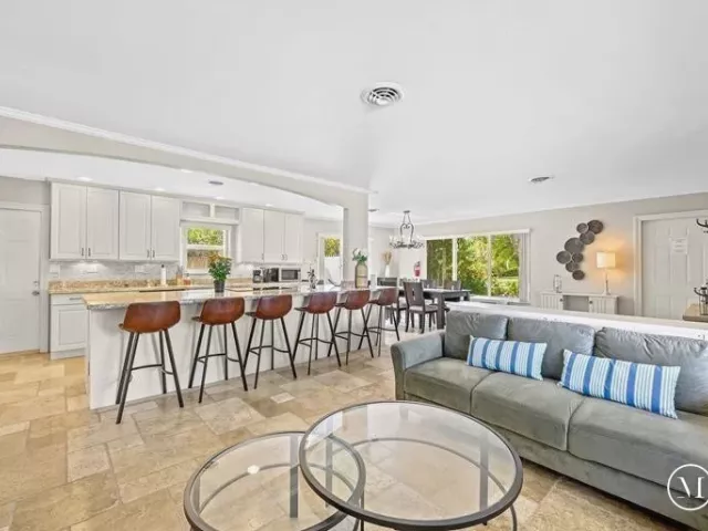 3-bedroom home for rent in Wilton Manors - 332 NW 26TH Court - MondialRealty