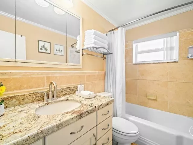 3-bedroom home for rent in Wilton Manors - 332 NW 26TH Court - MondialRealty