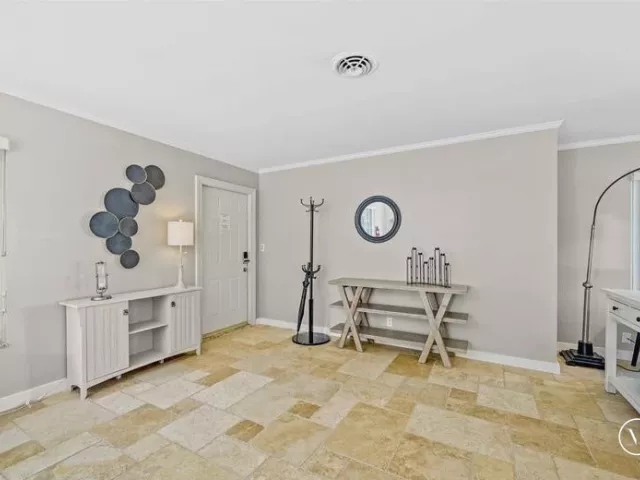 3-bedroom home for rent in Wilton Manors - 332 NW 26TH Court - MondialRealty