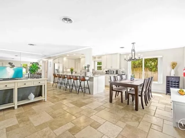 3-bedroom home for rent in Wilton Manors - 332 NW 26TH Court - MondialRealty