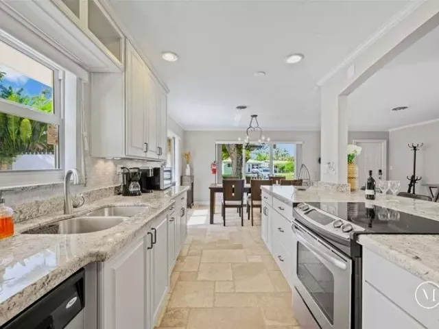 3-bedroom home for rent in Wilton Manors - 332 NW 26TH Court - MondialRealty