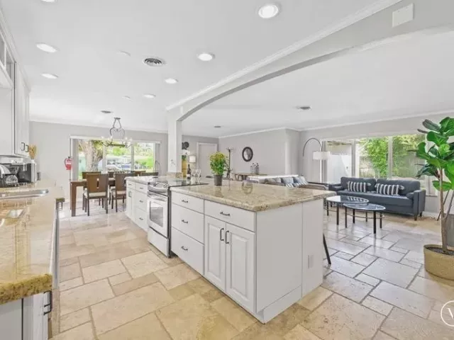 3-bedroom home for rent in Wilton Manors - 332 NW 26TH Court - MondialRealty