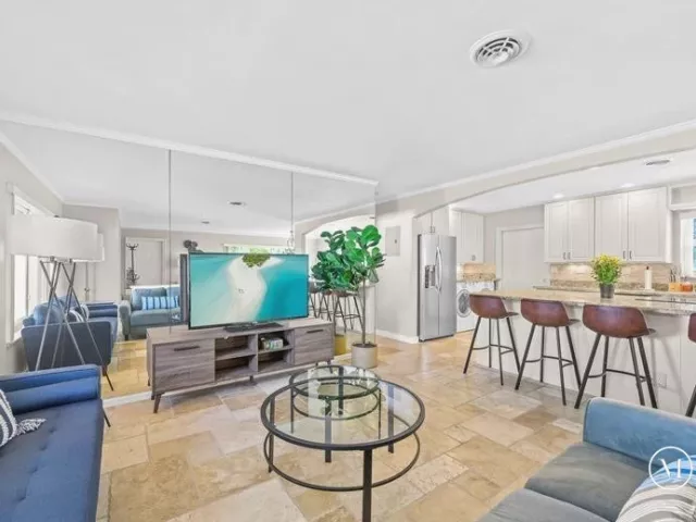 3-bedroom home for rent in Wilton Manors - 332 NW 26TH Court - MondialRealty