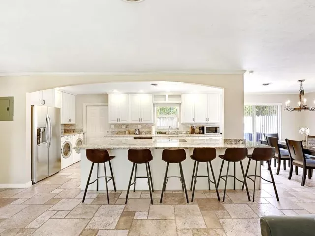 3-bedroom home for rent in Wilton Manors - 332 NW 26TH Court - MondialRealty