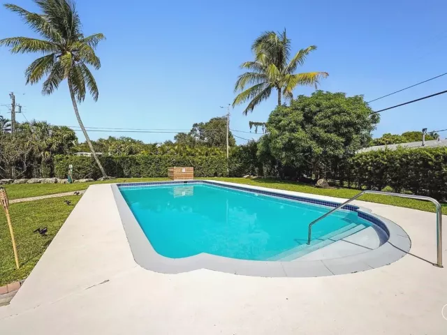 3-bedroom home for rent in Wilton Manors - 332 NW 26TH Court - MondialRealty