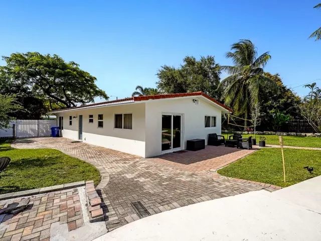 3-bedroom home for rent in Wilton Manors - 332 NW 26TH Court - MondialRealty