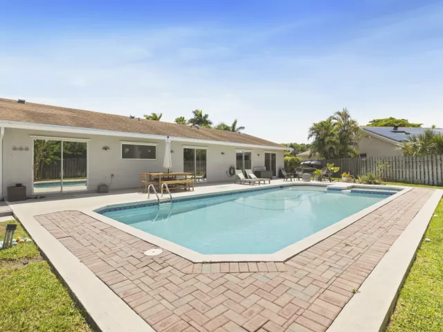 3-bedroom home for rent in Boca Raton - 4114 BAY LAUREL Way - MondialRealty