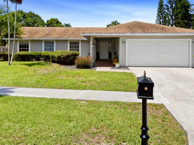 3-bedroom home for rent in Boca Raton - 4114 BAY LAUREL Way - MondialRealty