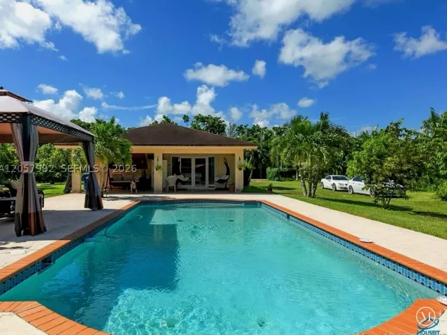 3-bedroom home for rent in Miami - 18391 SW 204th St - MondialRealty