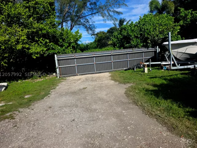 3-bedroom home for rent in Miami - 18391 SW 204th St - MondialRealty