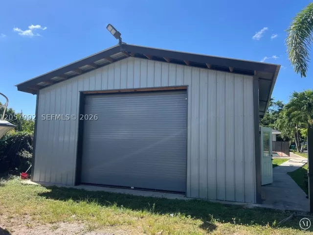 3-bedroom home for rent in Miami - 18391 SW 204th St - MondialRealty