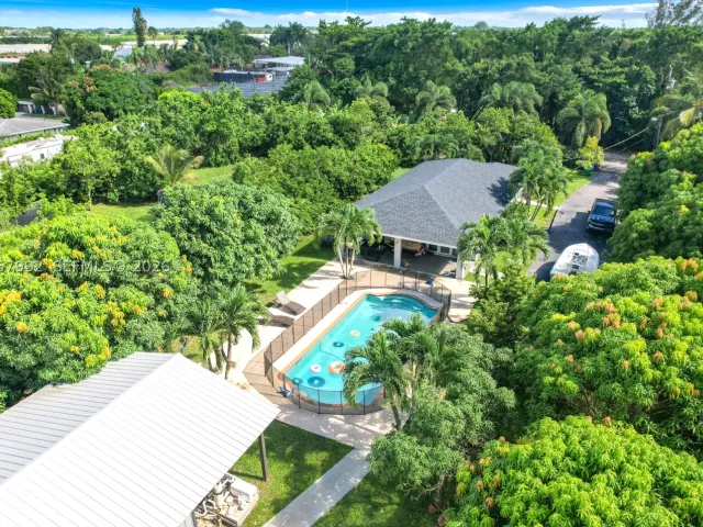 3-bedroom home for rent in Miami - 18391 SW 204th St - MondialRealty