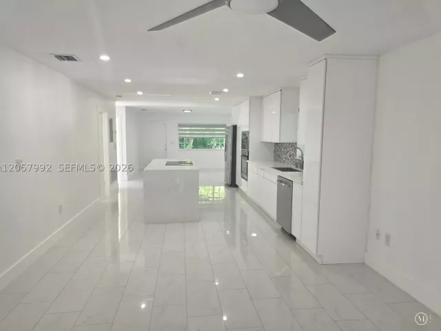 3-bedroom home for rent in Miami - 18391 SW 204th St - MondialRealty