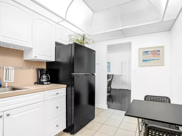 2-bedroom condo for sale in Hollywood - 4001 S Ocean Dr 7P - MondialRealty