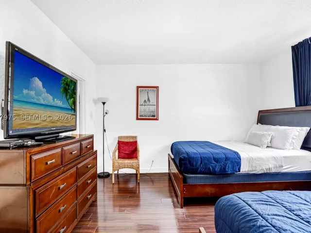 2-bedroom condo for sale in Hollywood - 4001 S Ocean Dr 7P - MondialRealty
