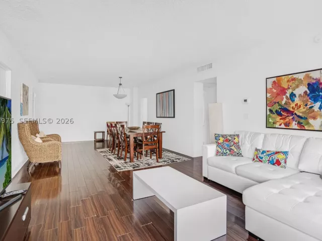 2-bedroom condo for sale in Hollywood - 4001 S Ocean Dr 7P - MondialRealty