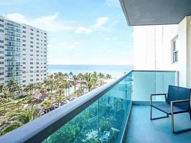 2-bedroom condo for sale in Hollywood - 4001 S Ocean Dr 7P - MondialRealty
