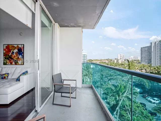 2-bedroom condo for sale in Hollywood - 4001 S Ocean Dr 7P - MondialRealty