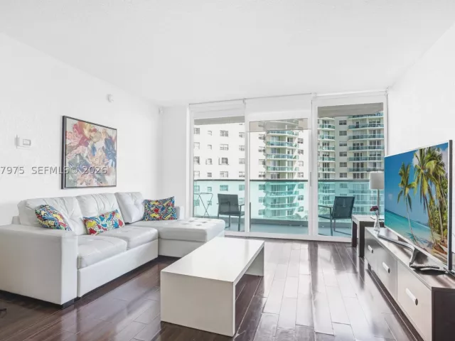 2-bedroom condo for sale in Hollywood - 4001 S Ocean Dr 7P - MondialRealty