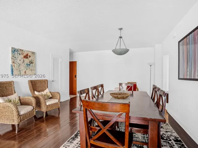 2-bedroom condo for sale in Hollywood - 4001 S Ocean Dr 7P - MondialRealty