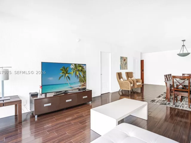 2-bedroom condo for sale in Hollywood - 4001 S Ocean Dr 7P - MondialRealty