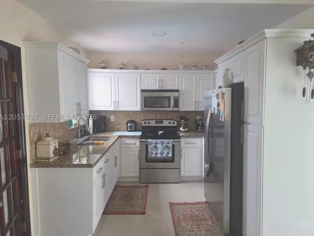 4-bedroom home for sale in Miami - 8441 SW 32nd Ter - MondialRealty