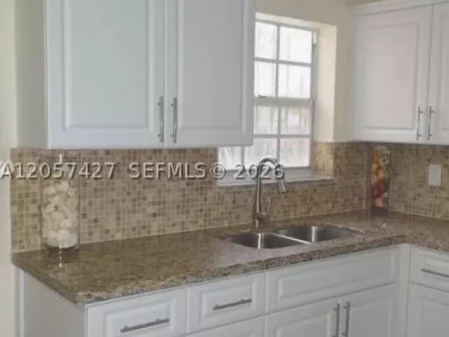 4-bedroom home for sale in Miami - 8441 SW 32nd Ter - MondialRealty