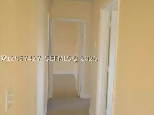 4-bedroom home for sale in Miami - 8441 SW 32nd Ter - MondialRealty