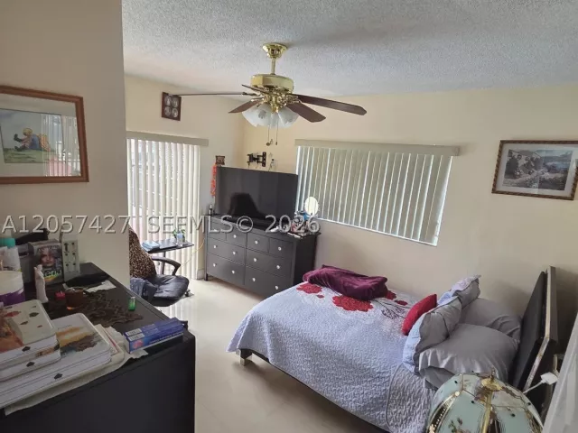 4-bedroom home for sale in Miami - 8441 SW 32nd Ter - MondialRealty