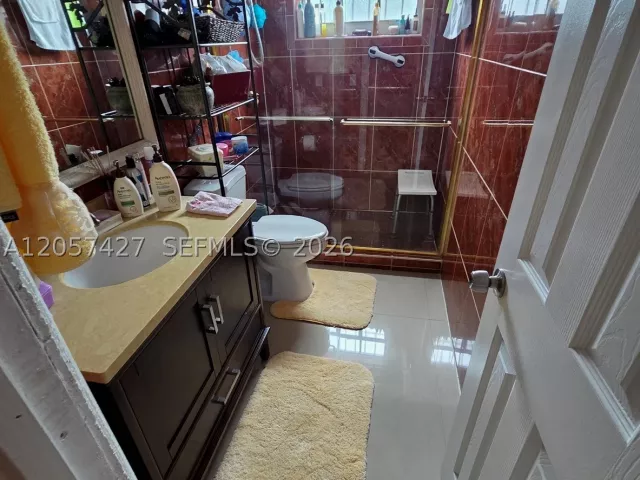 4-bedroom home for sale in Miami - 8441 SW 32nd Ter - MondialRealty