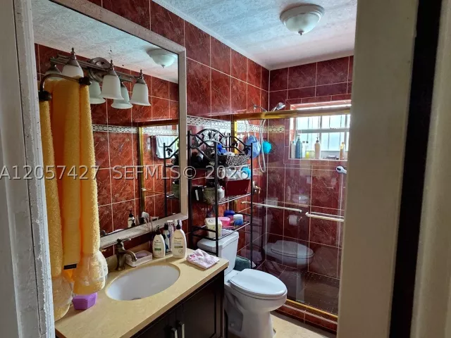 4-bedroom home for sale in Miami - 8441 SW 32nd Ter - MondialRealty