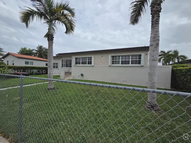 4-bedroom home for sale in Miami - 8441 SW 32nd Ter - MondialRealty