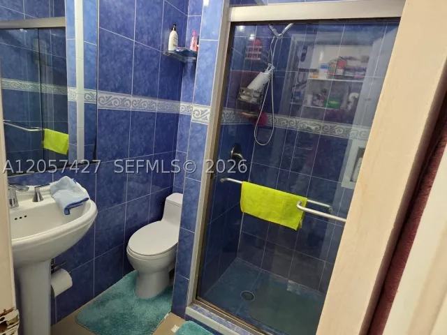 4-bedroom home for sale in Miami - 8441 SW 32nd Ter - MondialRealty
