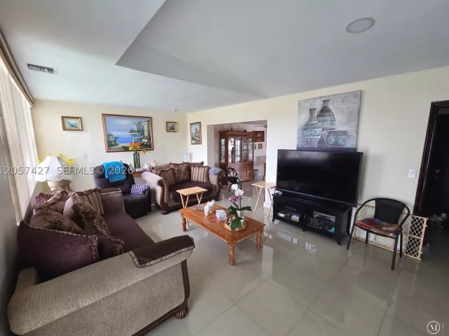 4-bedroom home for sale in Miami - 8441 SW 32nd Ter - MondialRealty