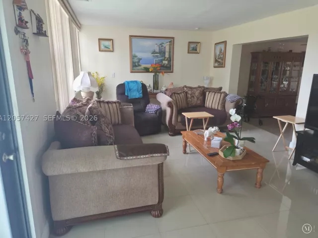 4-bedroom home for sale in Miami - 8441 SW 32nd Ter - MondialRealty