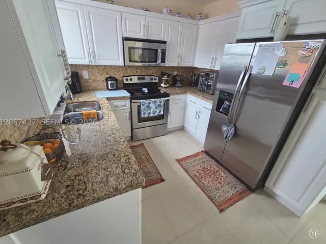 4-bedroom home for sale in Miami - 8441 SW 32nd Ter - MondialRealty