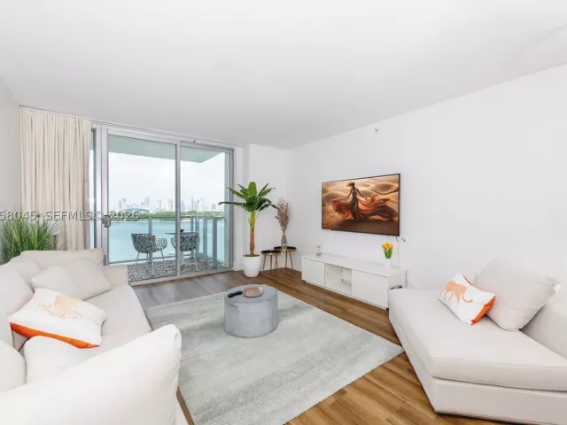 2-bedroom condo for sale in Miami Beach - 1100 West Ave 1016 - MondialRealty